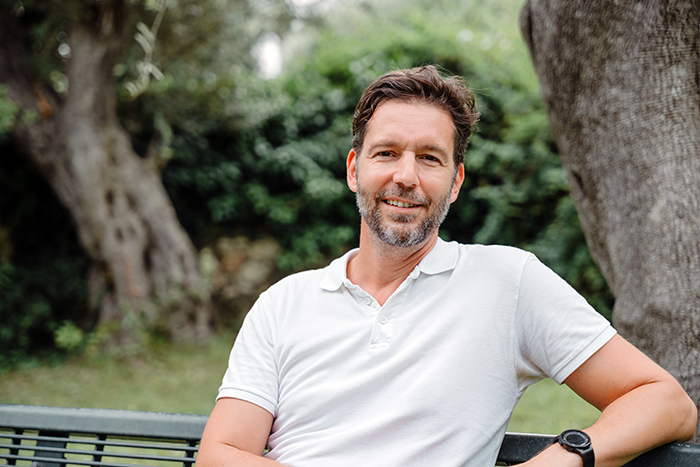 Simon Tripnaux photographié à Beaulieu-sur-Mer au printemps 2023