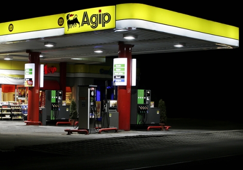 station essence Agip de nuit