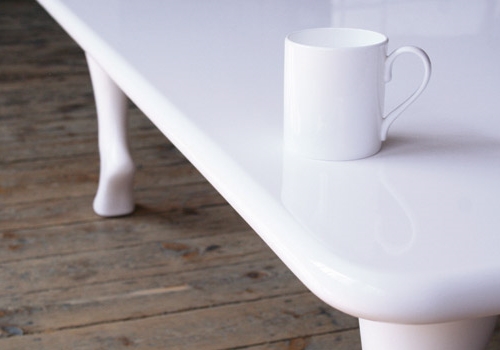 Table à quatre pieds