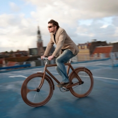 Photo : Vélo en bois design