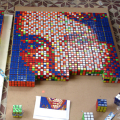 Photo : Portrait en Rubik's Cube