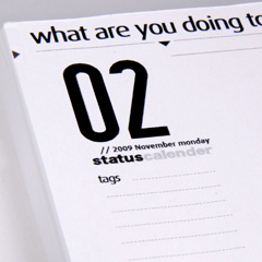 Photo : Twitter en papier : What are you doing Today ?