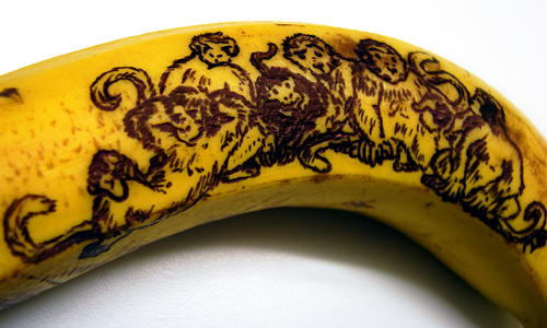 tatouage sur banane : petits singes