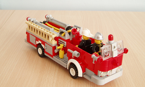 camion années 60 pompiers en lego