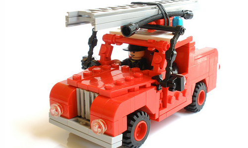 land-rover pompiers en lego