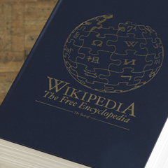 Photo : Wikipedia version papier