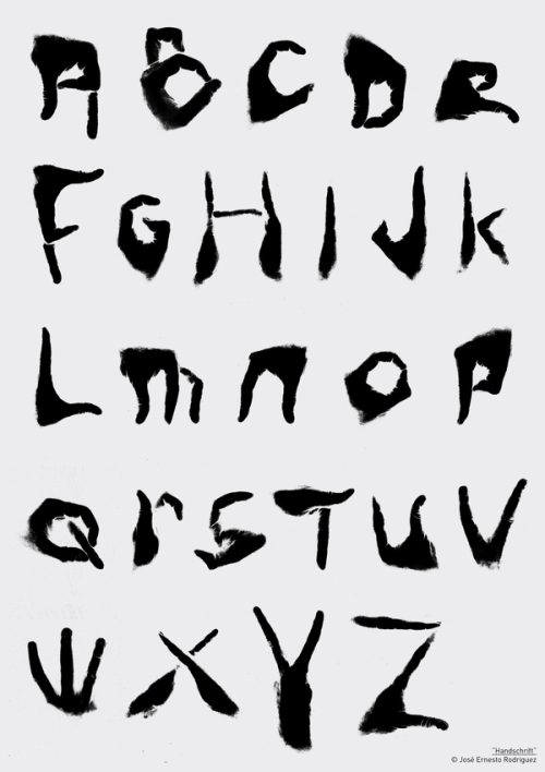 image : planche de l'alphabet avec les mains
