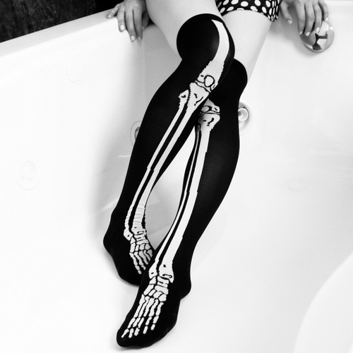 photo des chaussettes squelette