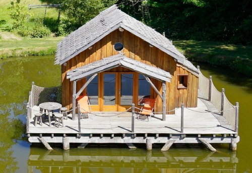 Cabane sur l'eau en Dordogne