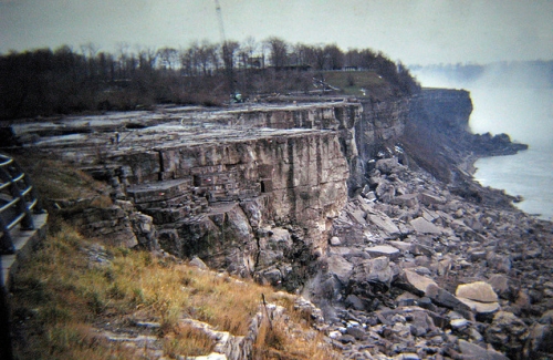 photo 1969 : les chutes du Niagara sans eau