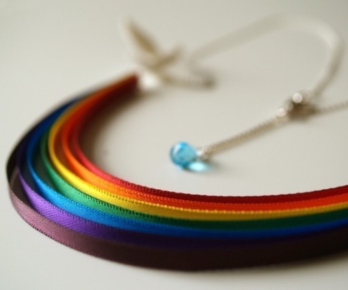 photo du collier arc-en-ciel