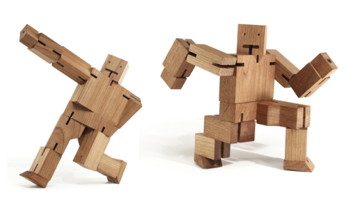 photo du robot cube en bois CubeBot