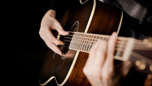 Apprendre la guitare niveau débutants (photo)