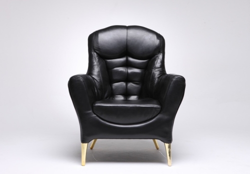 photo du fauteuil au torse musclé