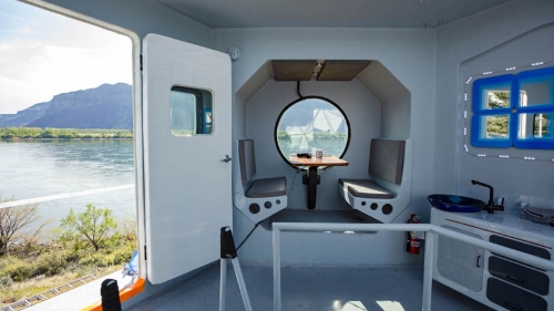 Intérieur de la Tiny house lunaire