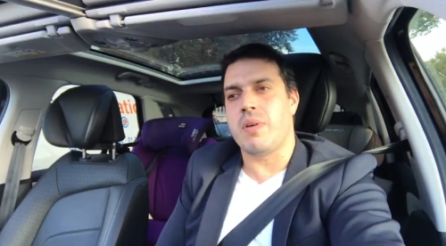 Jeremy Benmoussa dans sa voiture