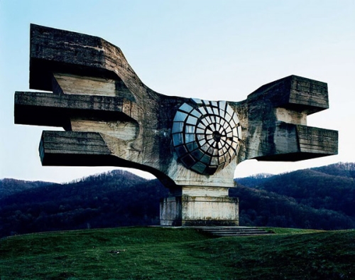 photo d'un monument communiste en Yougoslavie