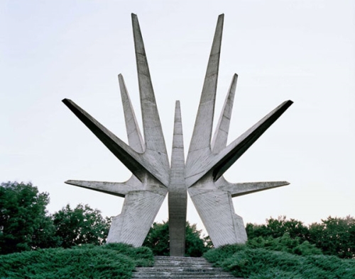 photo d'un monument communiste en Yougoslavie