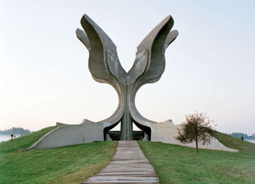 photo d'un monument communiste en Yougoslavie