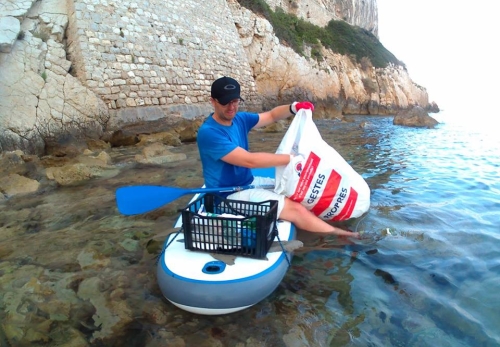 Photo des Paddle Cleaners nettoyant la Méditerranée