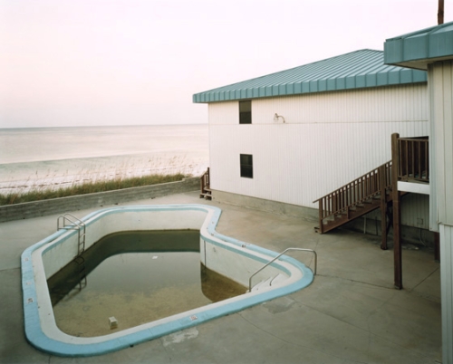 photo : piscine à l'abandon