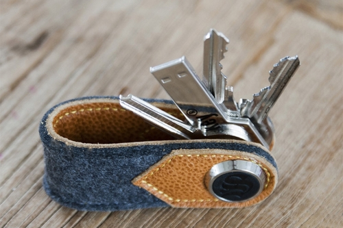 Photo : le porte-clés S-Key en feutre et cuir