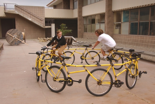 photo du vélo sans fin en carrousel