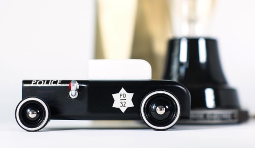 Voiture de police en bois par CandyLab Toys